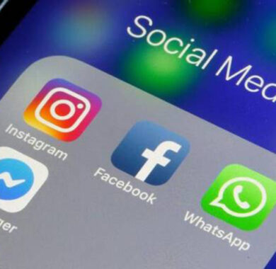 5 Things Crooks Love to See  In Your Social Media Profile