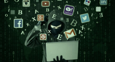 4 Things Crooks Love to See  In Your Social Media Profile